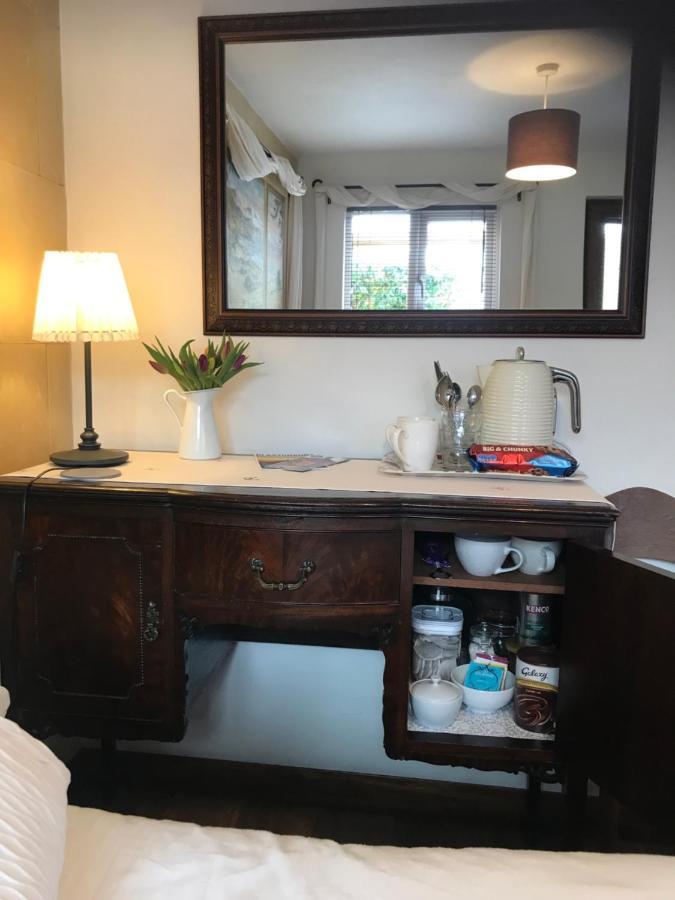 Cute Self-Contained Guest Room With Ensuite And Private Decked Porch In กลาสตันเบอรี ภายนอก รูปภาพ